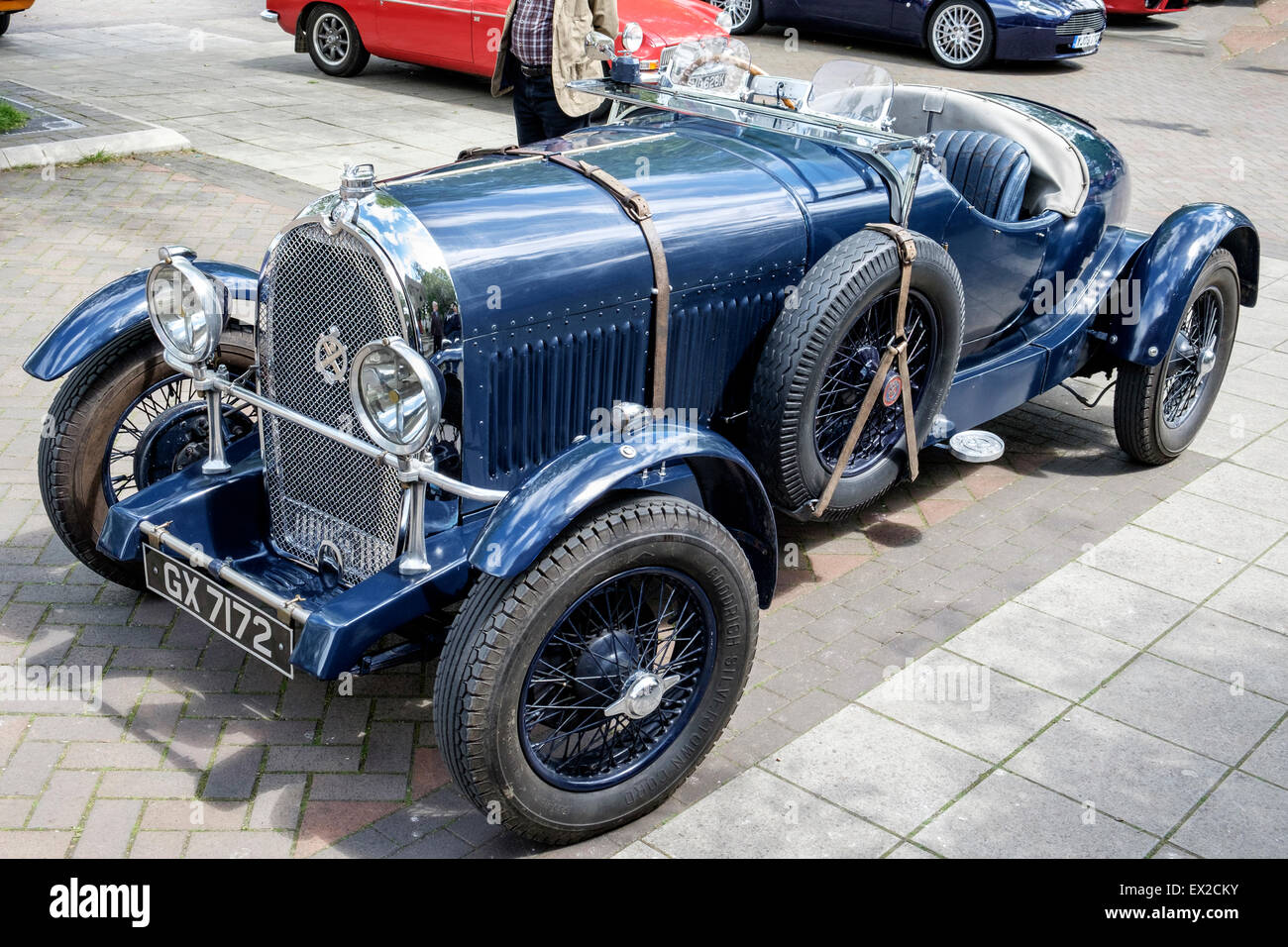 Tre quarti di vista del Blue Hotchkiss Parigi Sport 1931 a Kingsbridge Classic Car Show 2015 Foto Stock