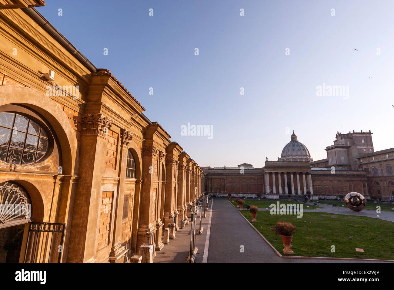 Il Piccolo Stato Con Il Mirabile Cortile Del Belvedere Cortile belvedere musei vaticani immagini e fotografie stock ad alta