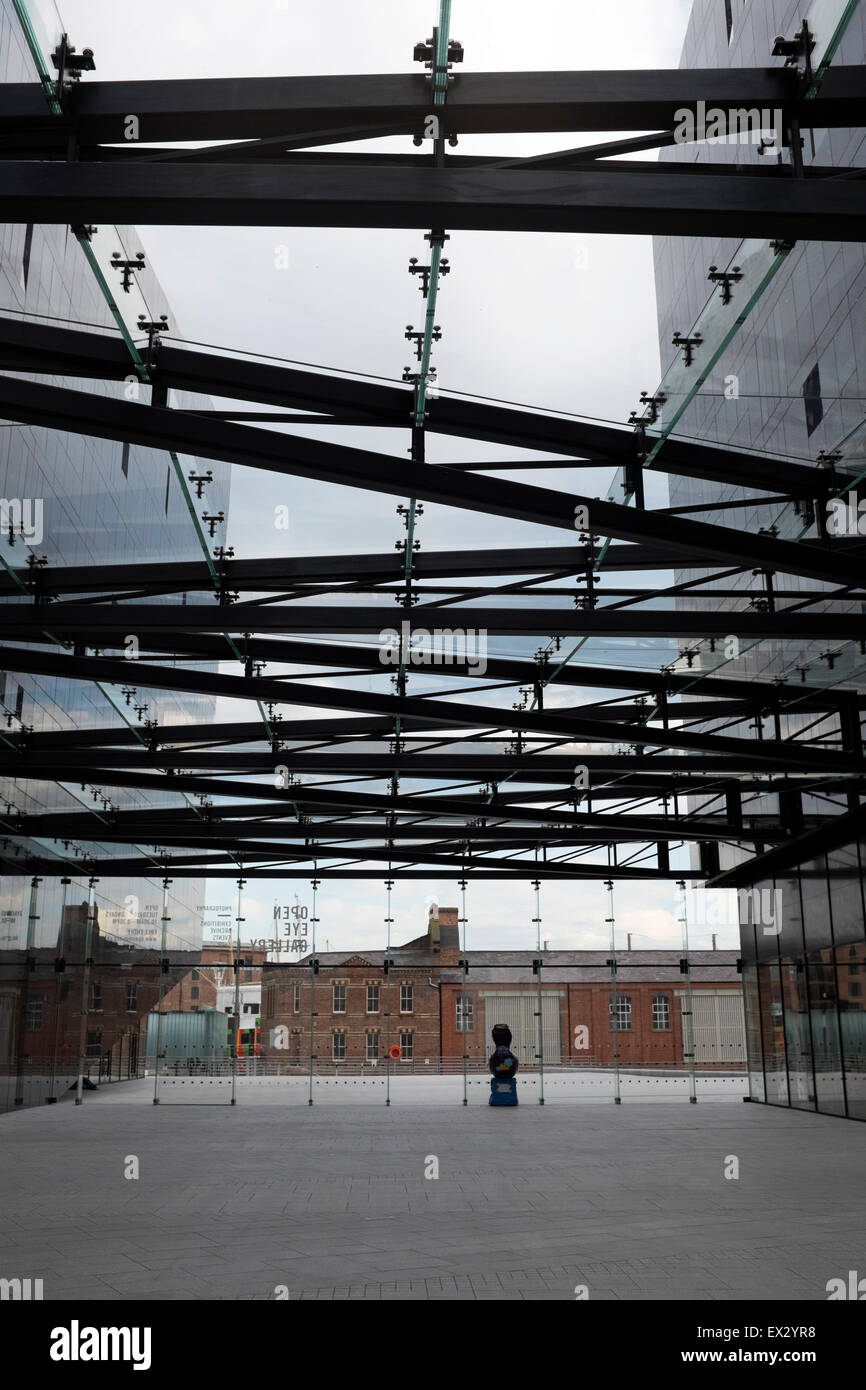 Architettura moderna in vetro del tetto piatto edificio Atrium Foto Stock