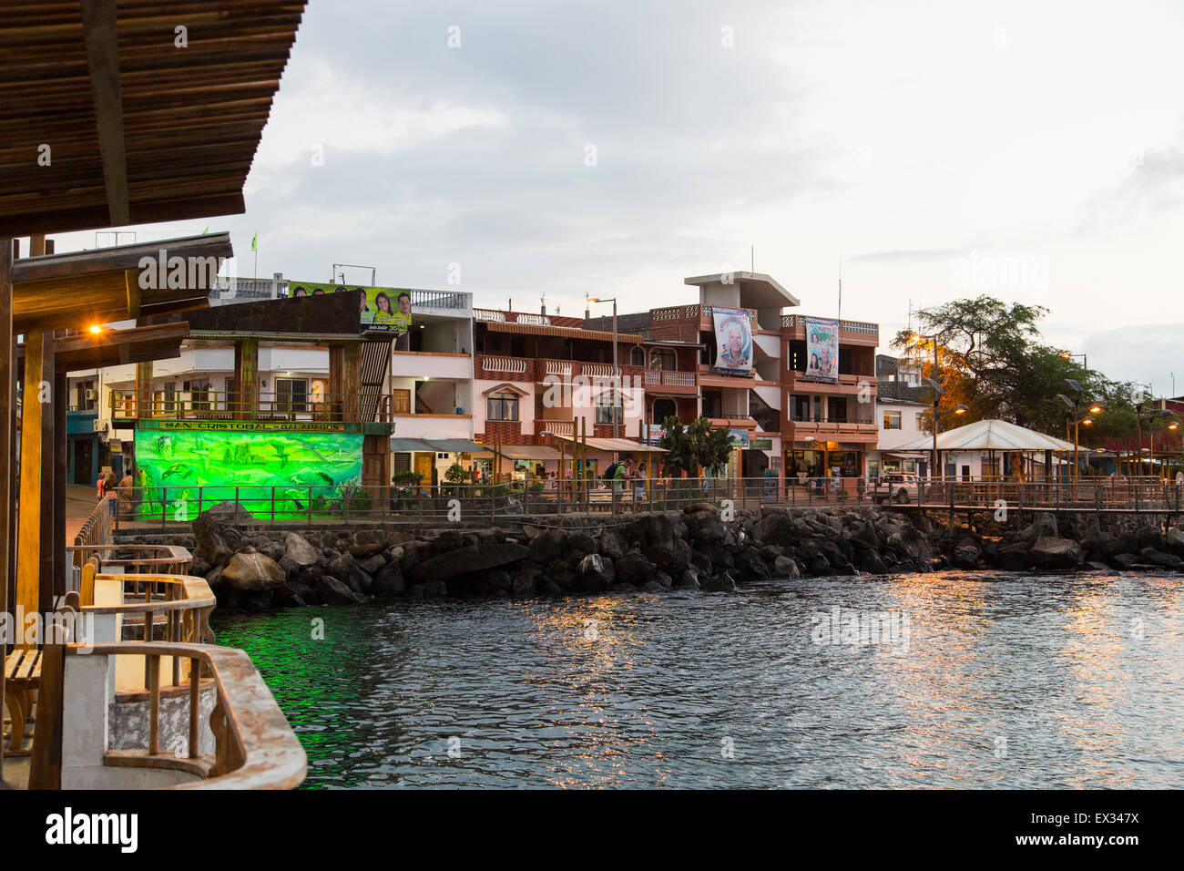 Una vista di Puerto Baquerizo Moreno su San Christobal isola nelle Galapagos. Foto Stock