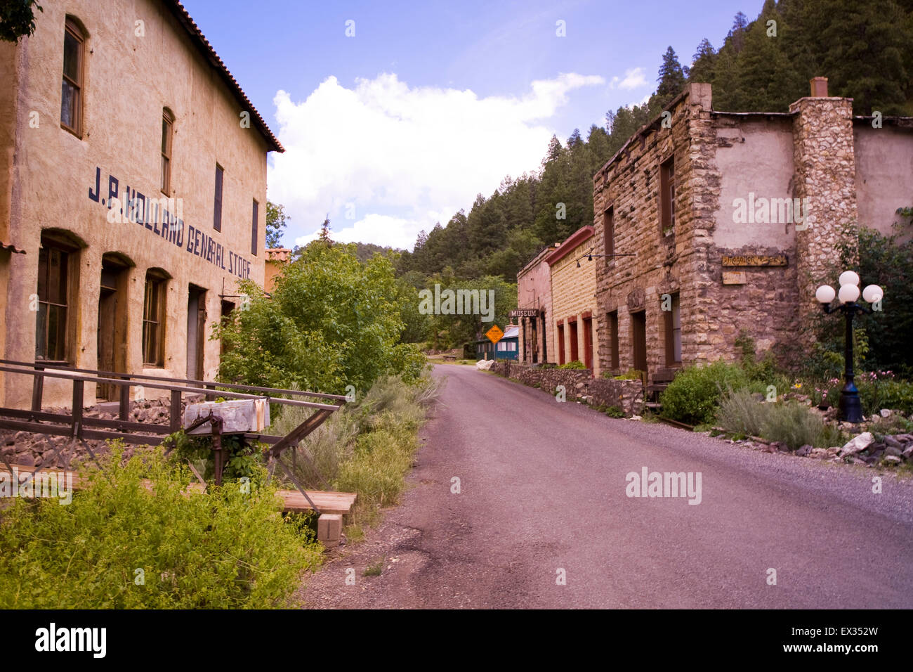 Mogollon si espande alla vita nel 1890 con la scoperta dei ricchi giacimenti di oro e argento. La città crebbe a più di 2000. Foto Stock