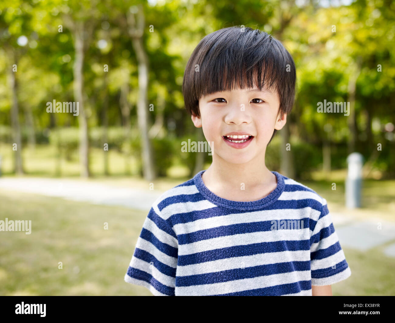 Piccolo ragazzo asiatico. Foto Stock