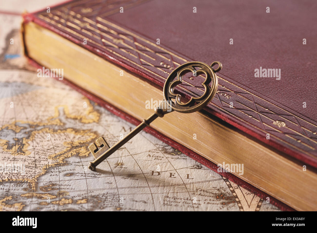 Chiave di vintage e prenota Foto Stock