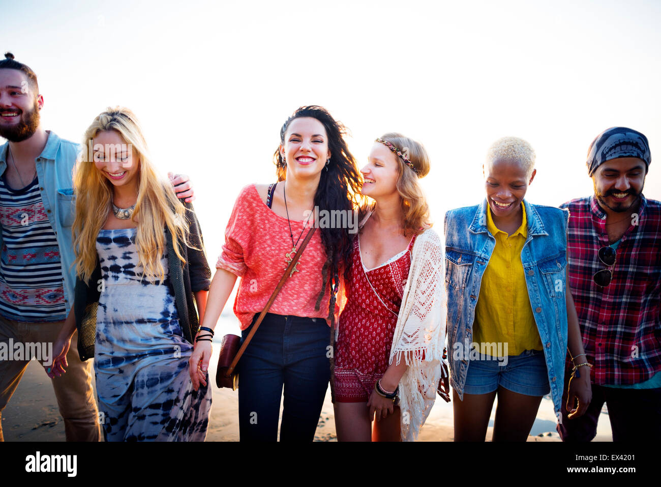 Il legame di amicizia Relax Estate spiaggia felicità Concept Foto Stock