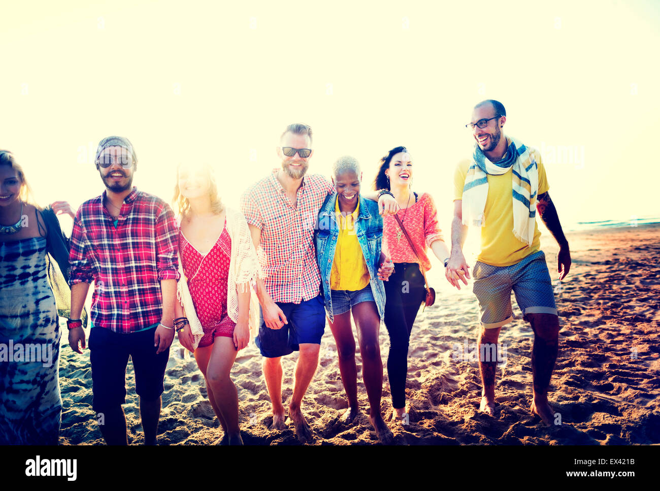 Spiaggia di diversi amici estate divertente Concetto di incollaggio Foto Stock