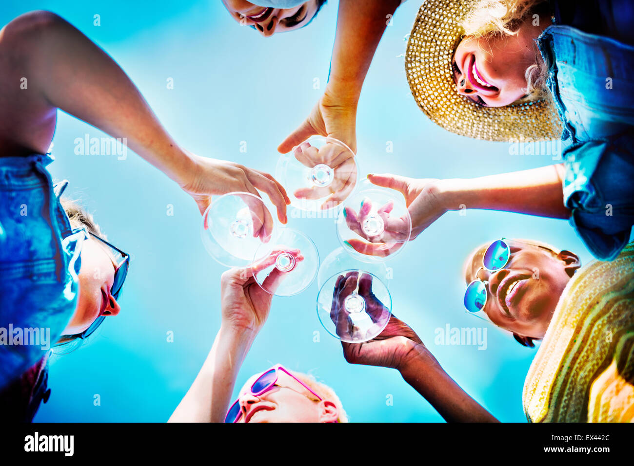 Spiaggia celebrazione Cheers amicizia divertimento estivo Concept Foto Stock