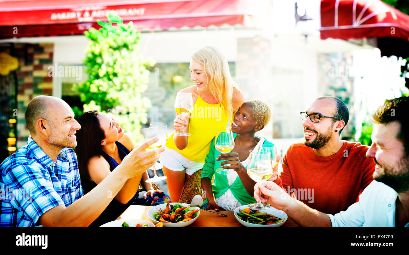 Allegro amici di partito amicizia Cafe appendere fuori Concept Foto Stock