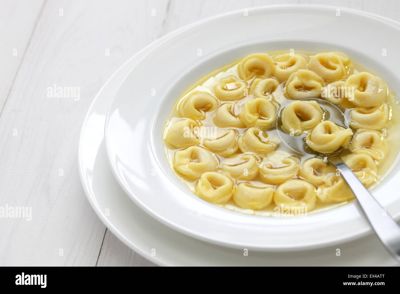 Tortellini freschi, pasta ad anello Foto stock - Alamy