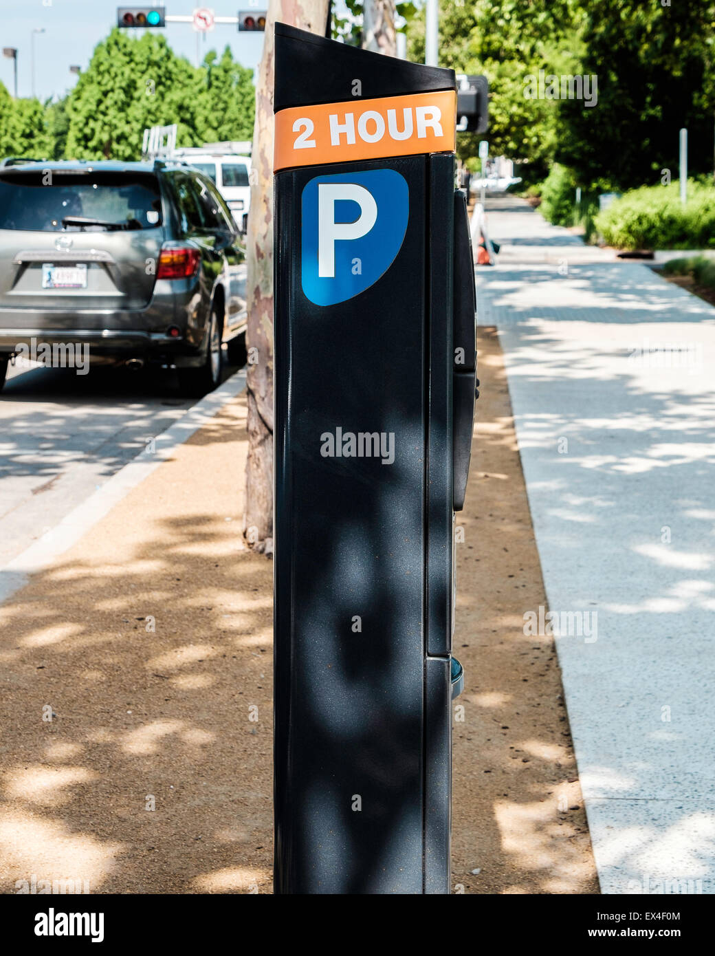 Un sistema elettronico di parcheggio automatizzato metro station nel centro cittadino di Oklahoma City, Oklahoma, Stati Uniti d'America. Vista laterale. Foto Stock