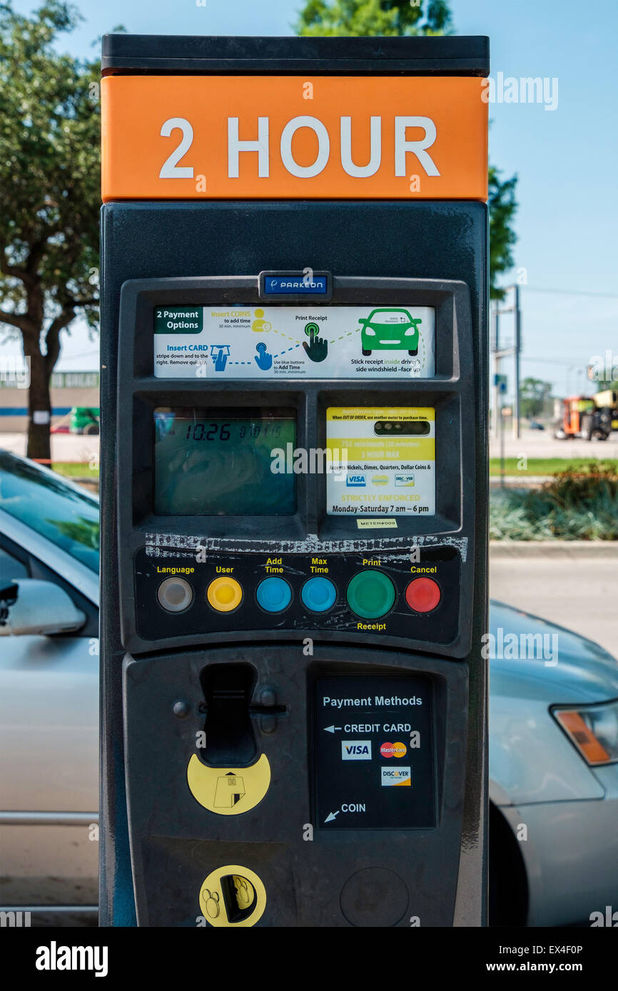 Un sistema elettronico di parcheggio automatizzato metro station nel centro cittadino di Oklahoma City, Oklahoma, Stati Uniti d'America. Vista frontale. Foto Stock