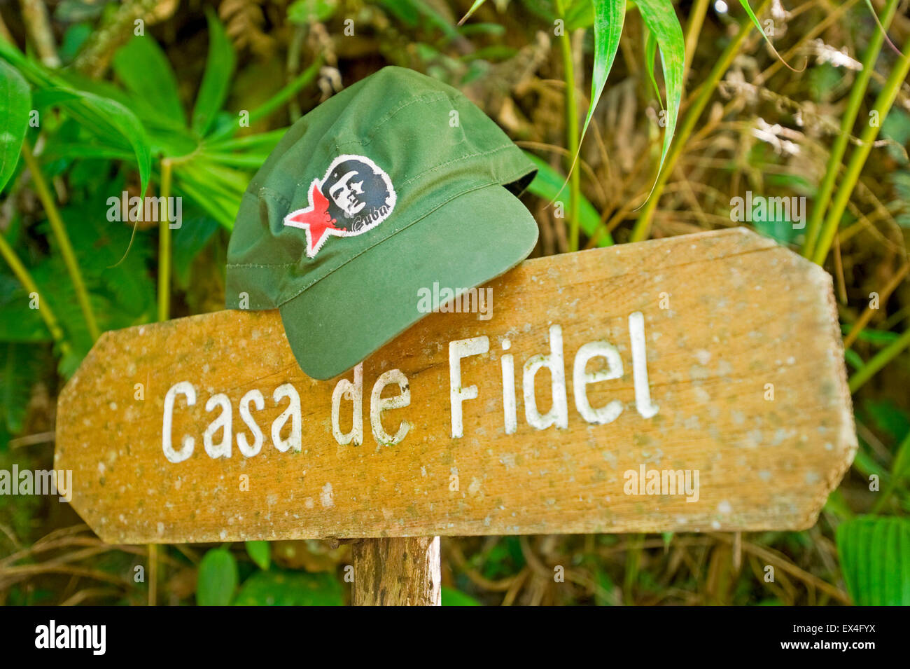 Orizzontale fino in prossimità della Casa de Fidel signpost Turquino nel Parco Nazionale di Cuba. Foto Stock