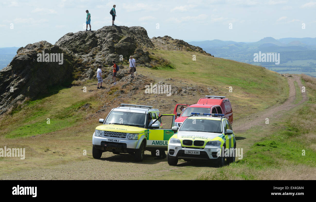 Shropshire servizio ambulanza e Shropshire Fire e veicoli di soccorso sul Wrekin nello Shropshire. servizio di emergenza services uk Foto Stock