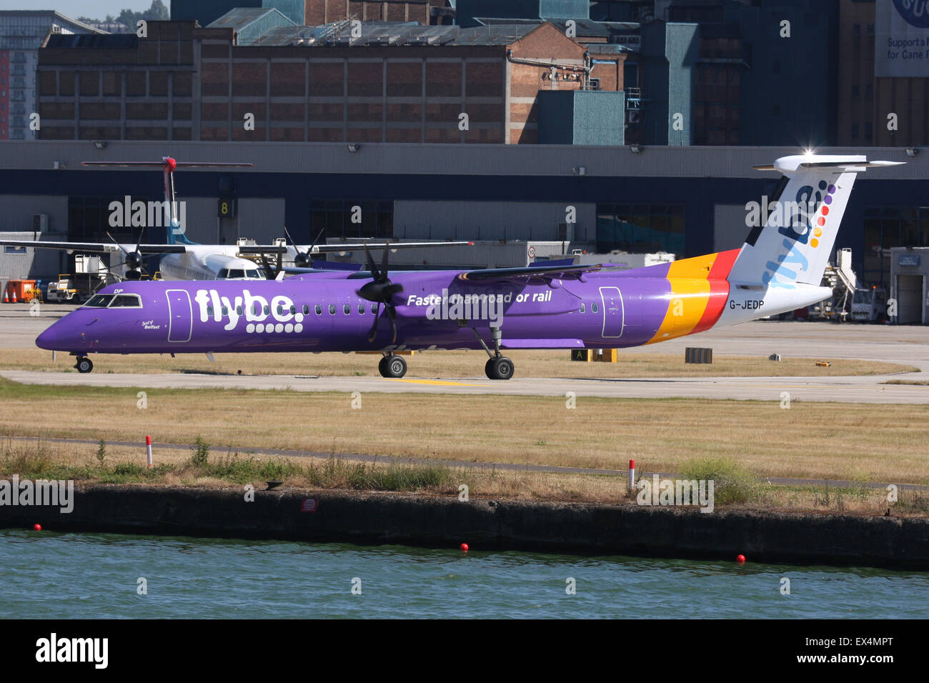 FLYBE da BOMBARDIER Q400 DASH 8 DHC 8 LONDON CITY Foto Stock