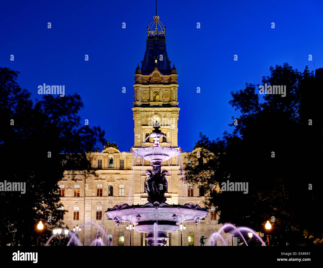 La Fontaine de Tourny e il Parlamento, Québec, Canada Foto Stock