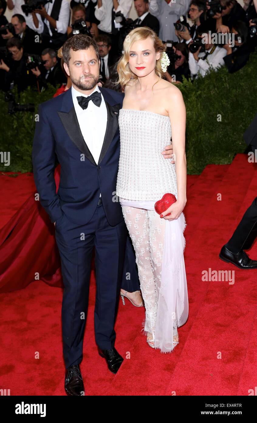 MET Gala 2015 " Cina: attraverso il Looking Glass' Costume Institute Gala benefici al Metropolitan Museum of Art - Arrivi con: Diane Kruger dove: New York New York, Stati Uniti quando: 04 maggio 2015 C Foto Stock