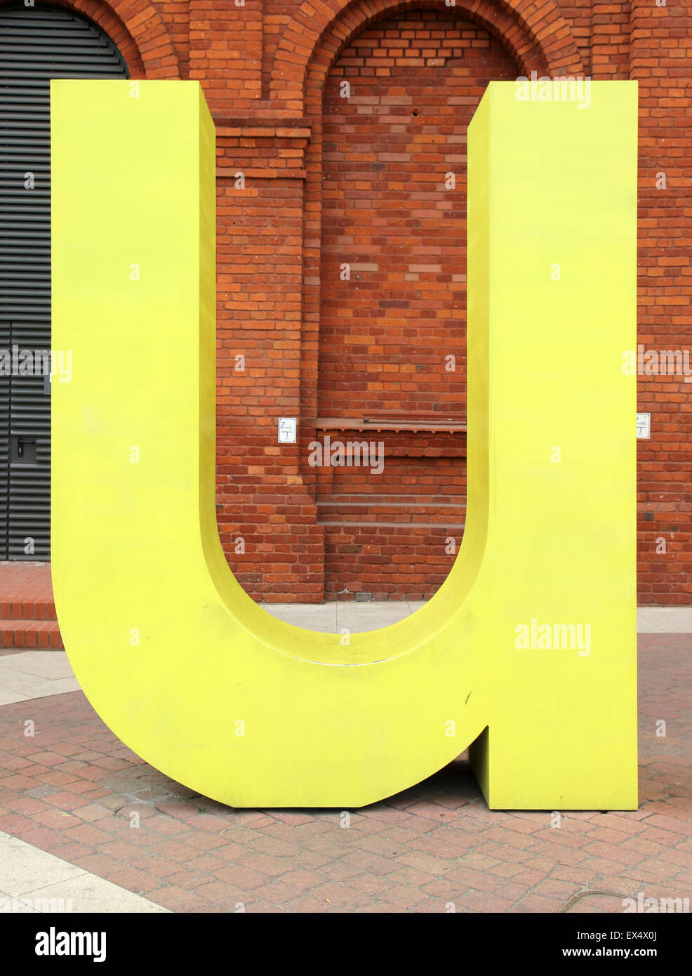 giallo lettera U Foto Stock