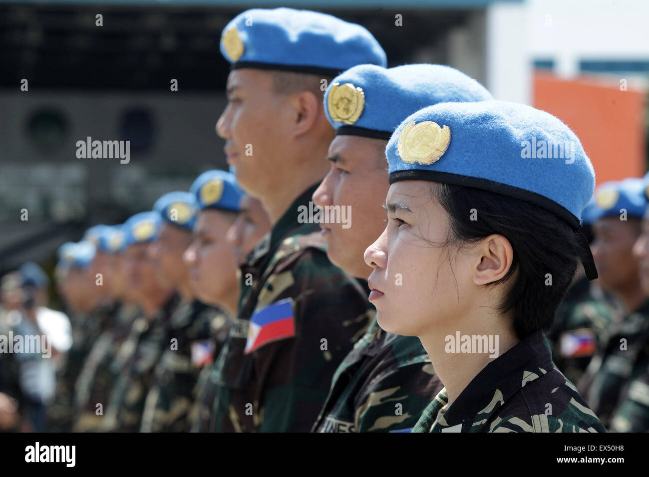 Pasay City, Filippine. 7 Luglio, 2015. I membri della forza di pace delle Nazioni Unite del XIX Philippine Contingente per Haiti (XIX PCH) stand in attenzione durante il loro invio e-off cerimonia interno Villamor Air Base in Pasay City, Filippine, Luglio 7, 2015. Credito: Rouelle Umali/Xinhua/Alamy Live News Foto Stock