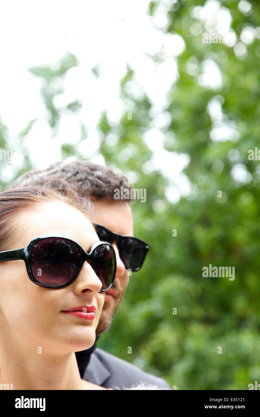 Paio di Occhiali da sole e vista da vicino Foto stock - Alamy