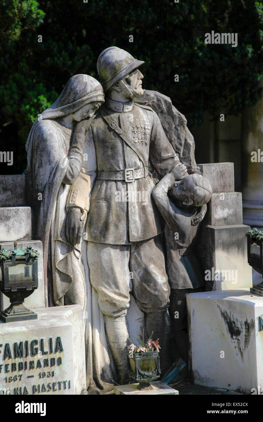 Prima guerra mondiale memorial presso il cimitero monumentale di Staglieno (Cimitero monumentale di Staglieno), Genova, Italia Foto Stock