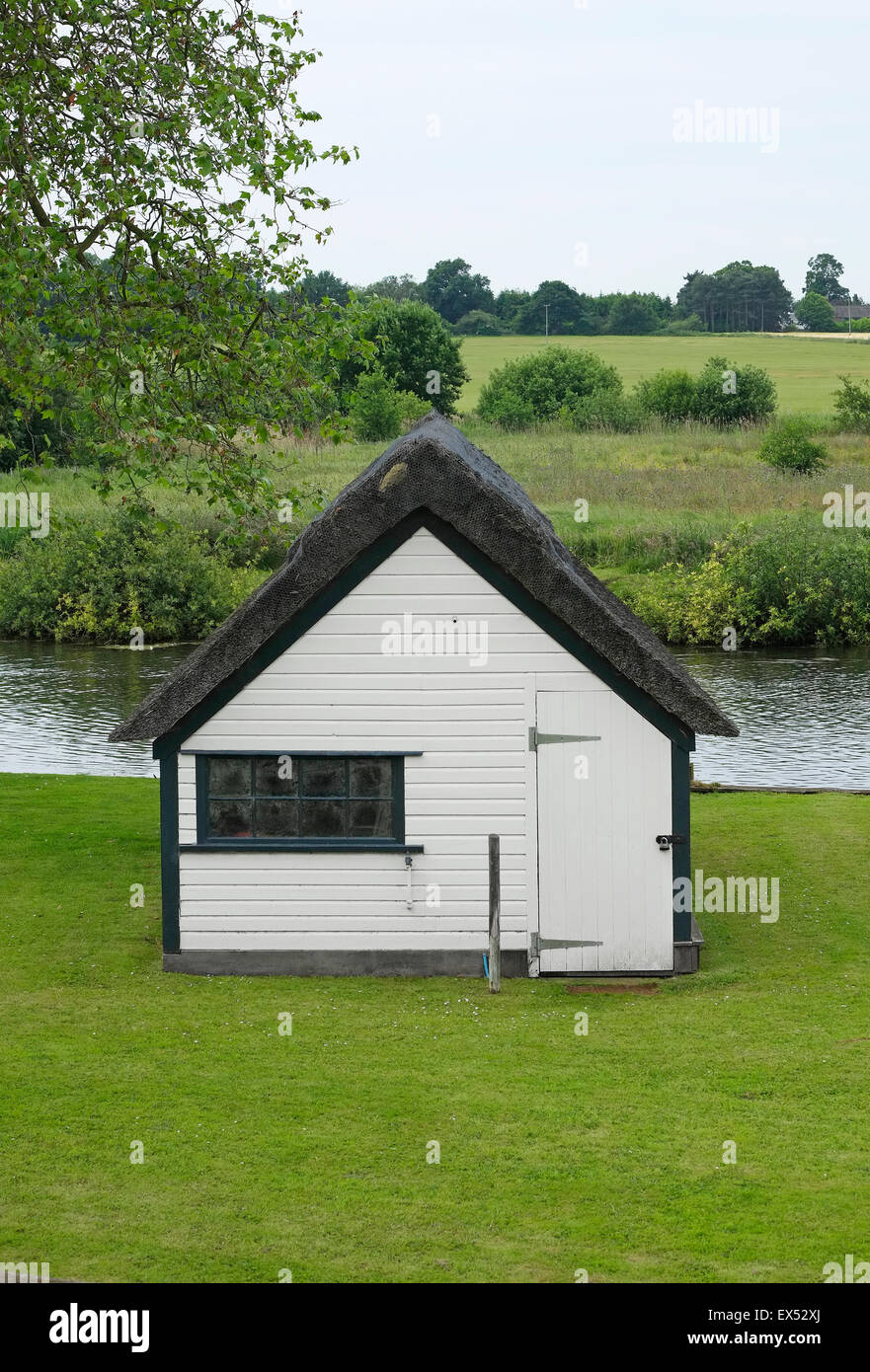 Barca con tetto di paglia di casa, coltishall, Norfolk, Inghilterra Foto Stock