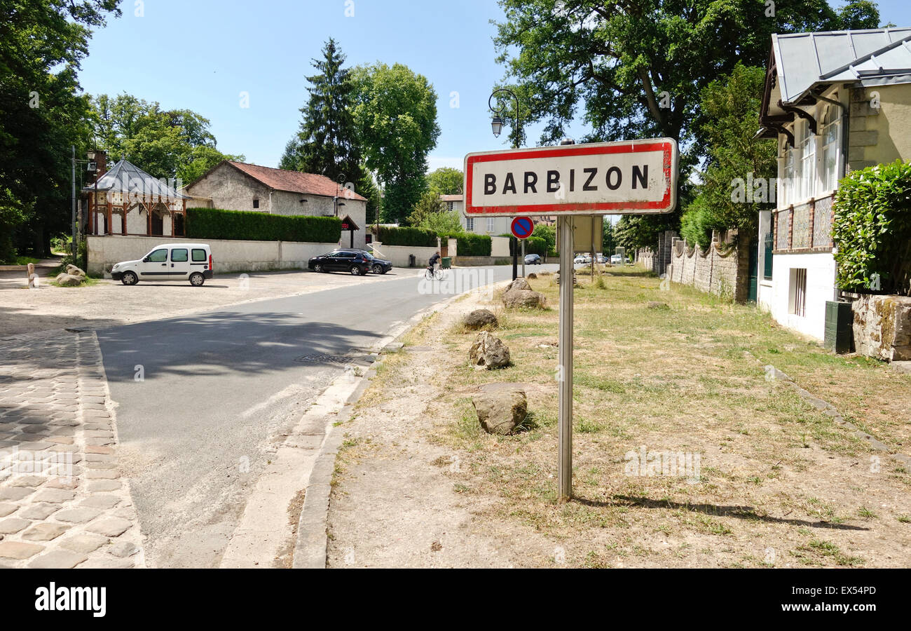 Segno Barbizon e street view in francese villaggio degli artisti Barbizon, Seine-et-Marne, Francia. Foto Stock