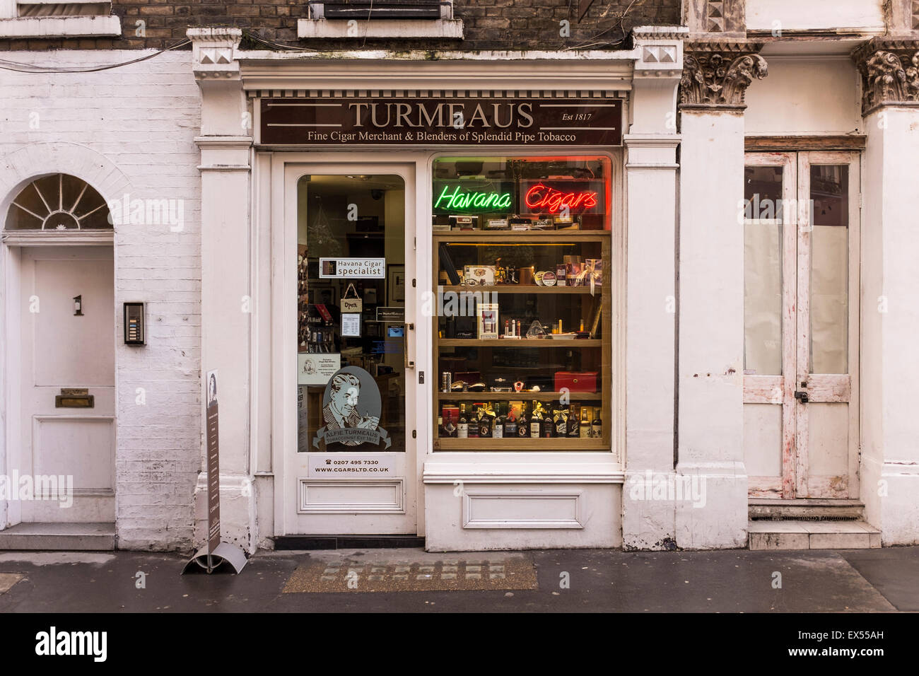 Turmeaus ammenda cigar shop in White Horse Street, Londra Foto Stock