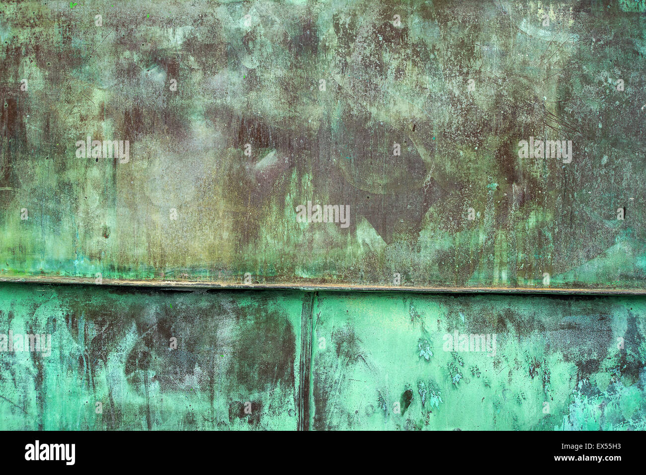 Ossidato Verde Rame piastra di metallo come tessitura industriale sfondo  rustico Foto stock - Alamy