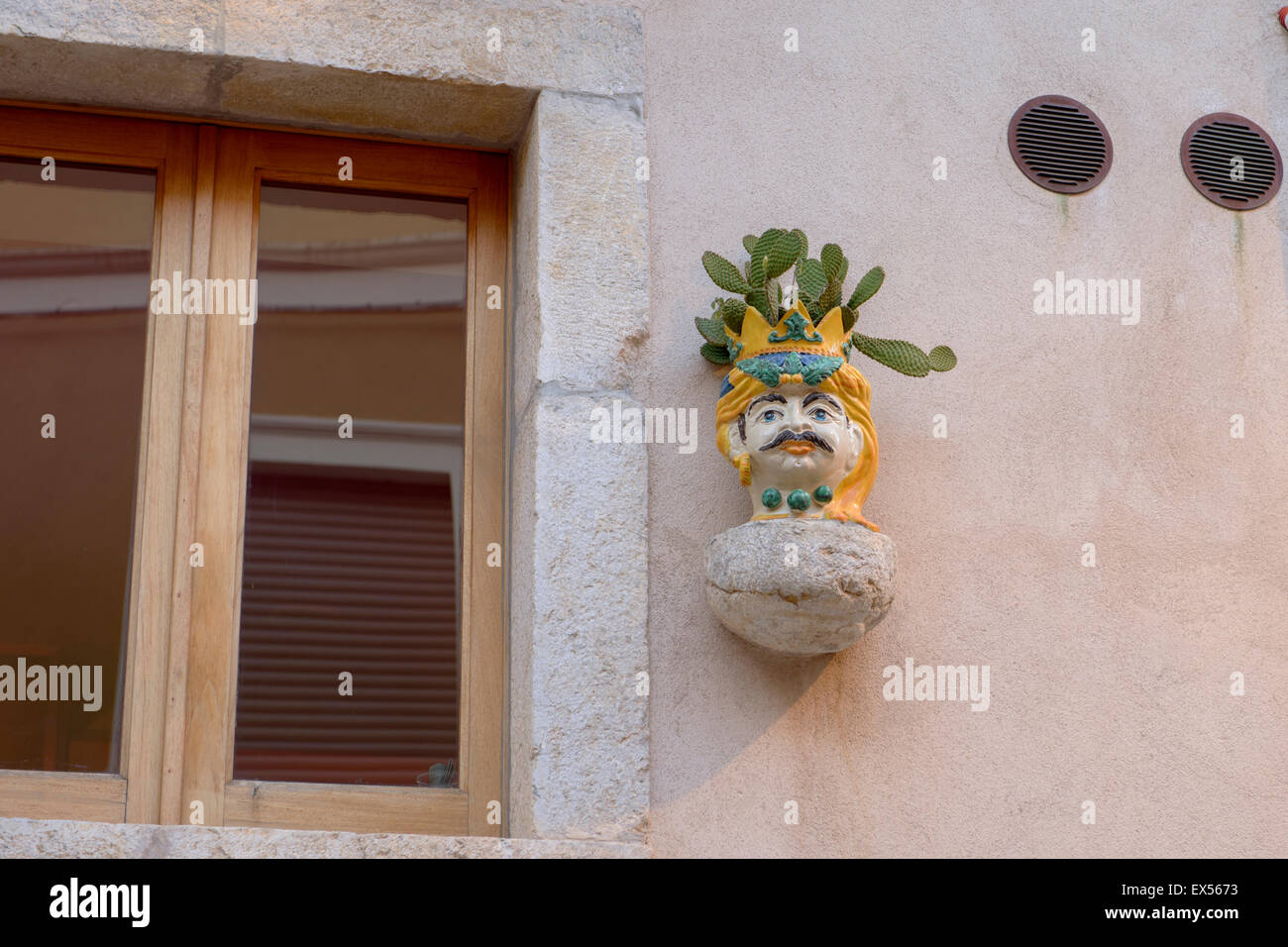 Decorazione della ceramica in stile italiano, Castelmola, Sicilia Foto Stock