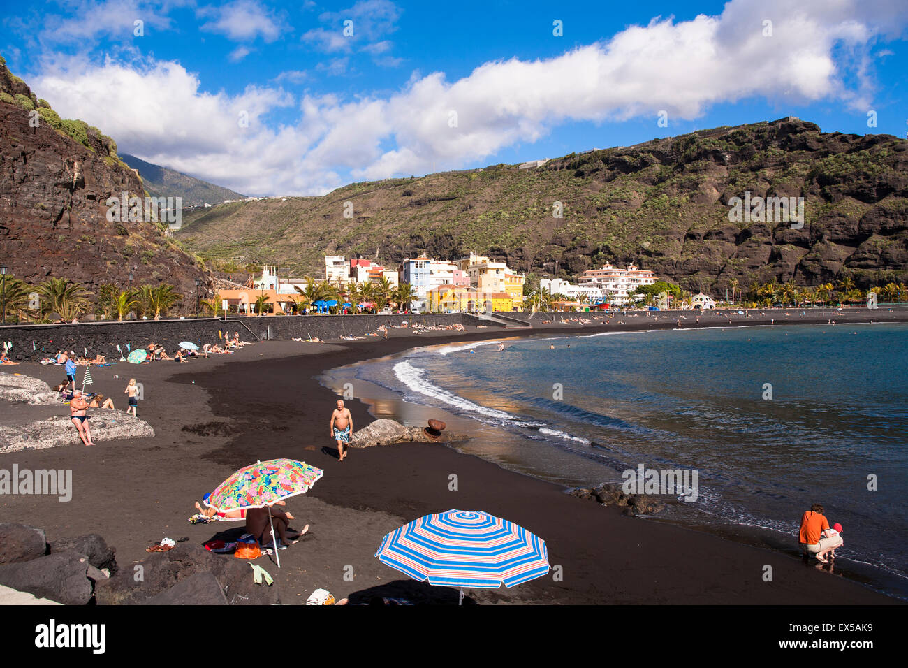 ESP, Spagna, Canarie, l'isola di La Palma, Puerto de Tazacorte presso la west coast, spiaggia di lava. ESP, Spanien, Kanarische Foto Stock