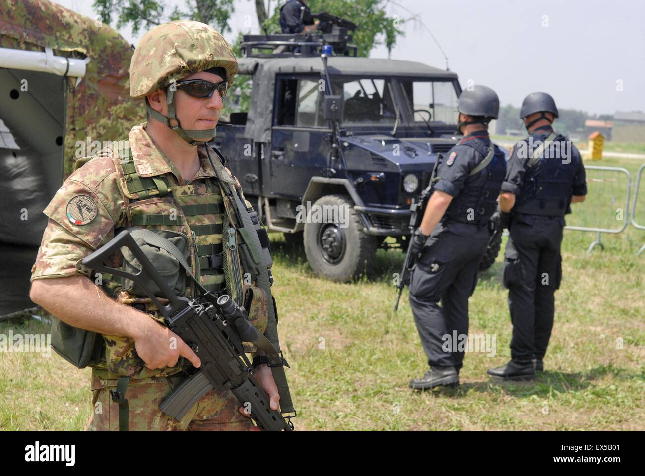 La NATO forza comune sede, esercito italiano, guardia al posto di comando Foto Stock