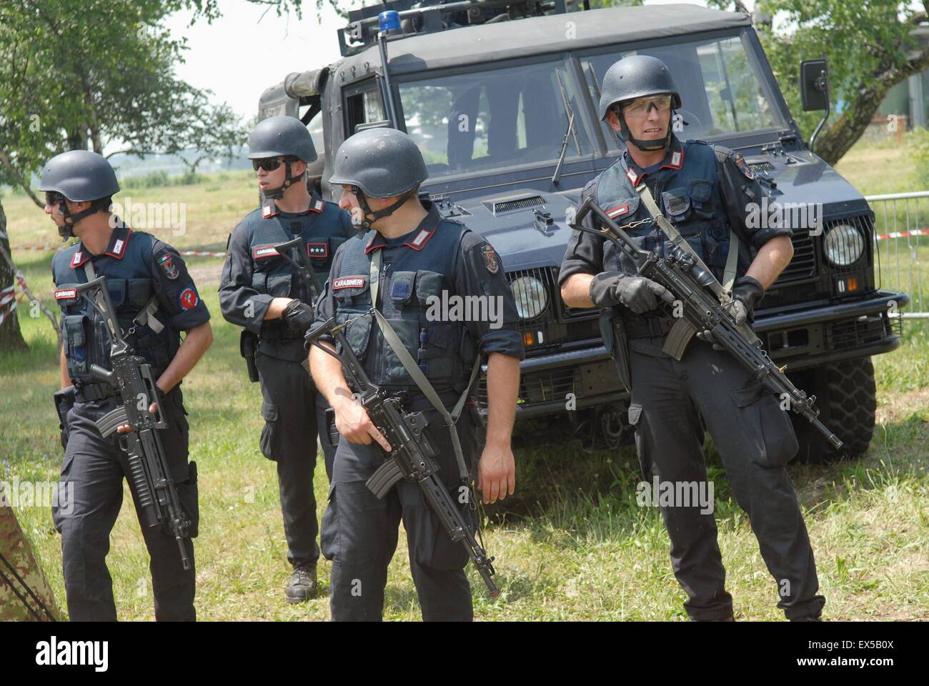La NATO forza comune sede, esercito italiano, il pattugliamento dei Carabinieri Polizia Militare Foto Stock