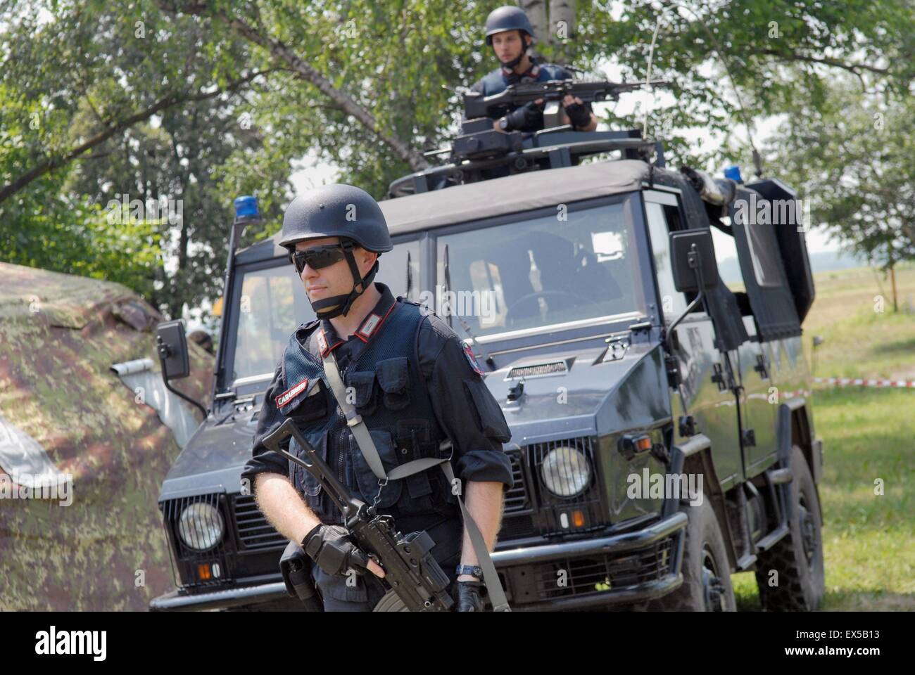 La NATO forza comune sede, esercito italiano, il pattugliamento dei Carabinieri Polizia Militare Foto Stock