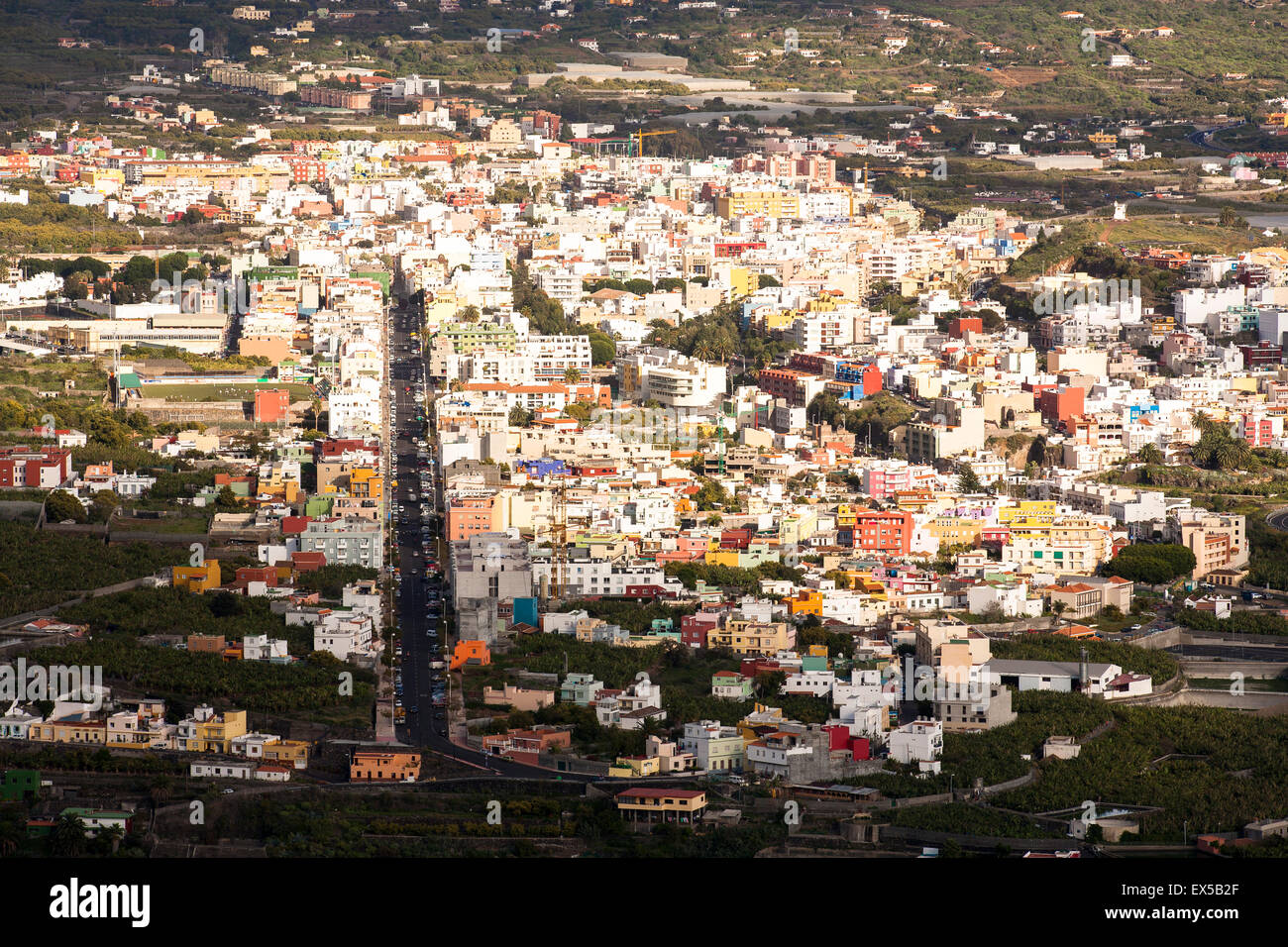 ESP, Spagna, Canarie, l'isola di La Palma, vista dal Mirador El tempo per la città di Los Llanos. ESP, Spanien, Kanaris Foto Stock