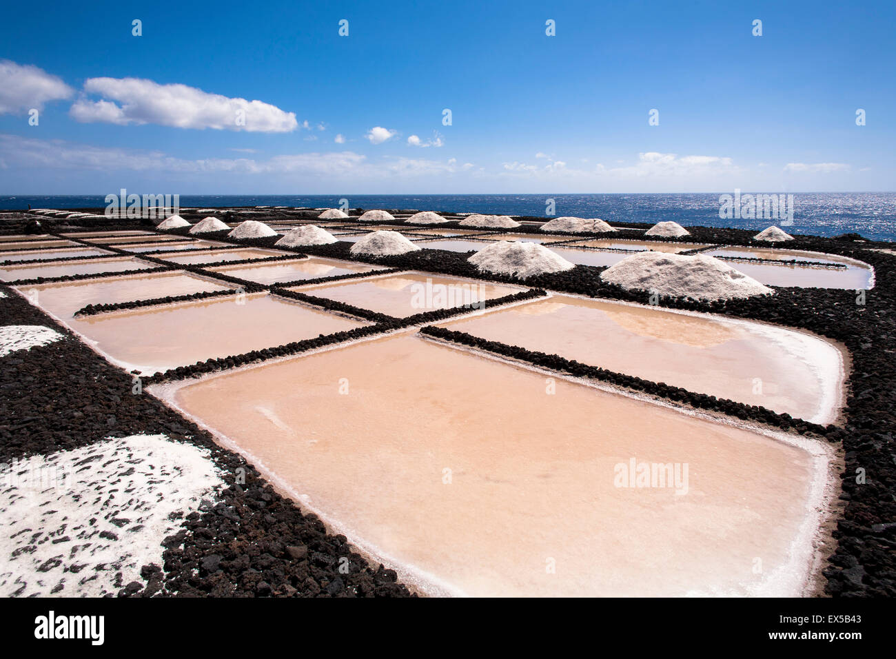 ESP, Spagna, Canarie, l'isola di La Palma, la soluzione salina di El Faro vicino a Fuencaliente sulla punta meridionale dell'isola. Foto Stock