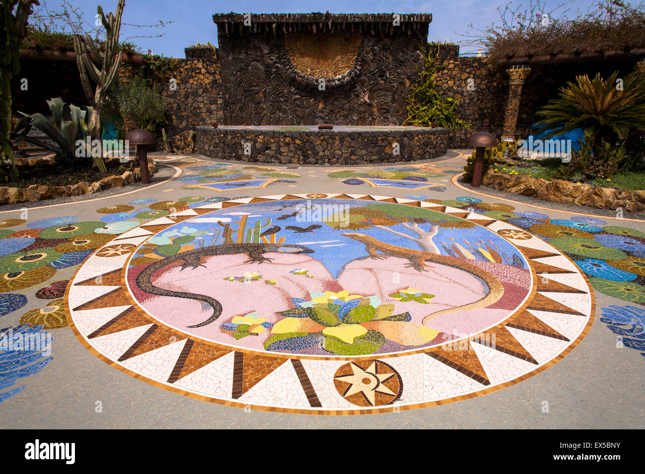 ESP, Spagna, Canarie, l'isola di La Palma, Las Manchas de Abajo, Plaza La Glorieta, una piazza progettata con mosaici e Foto Stock