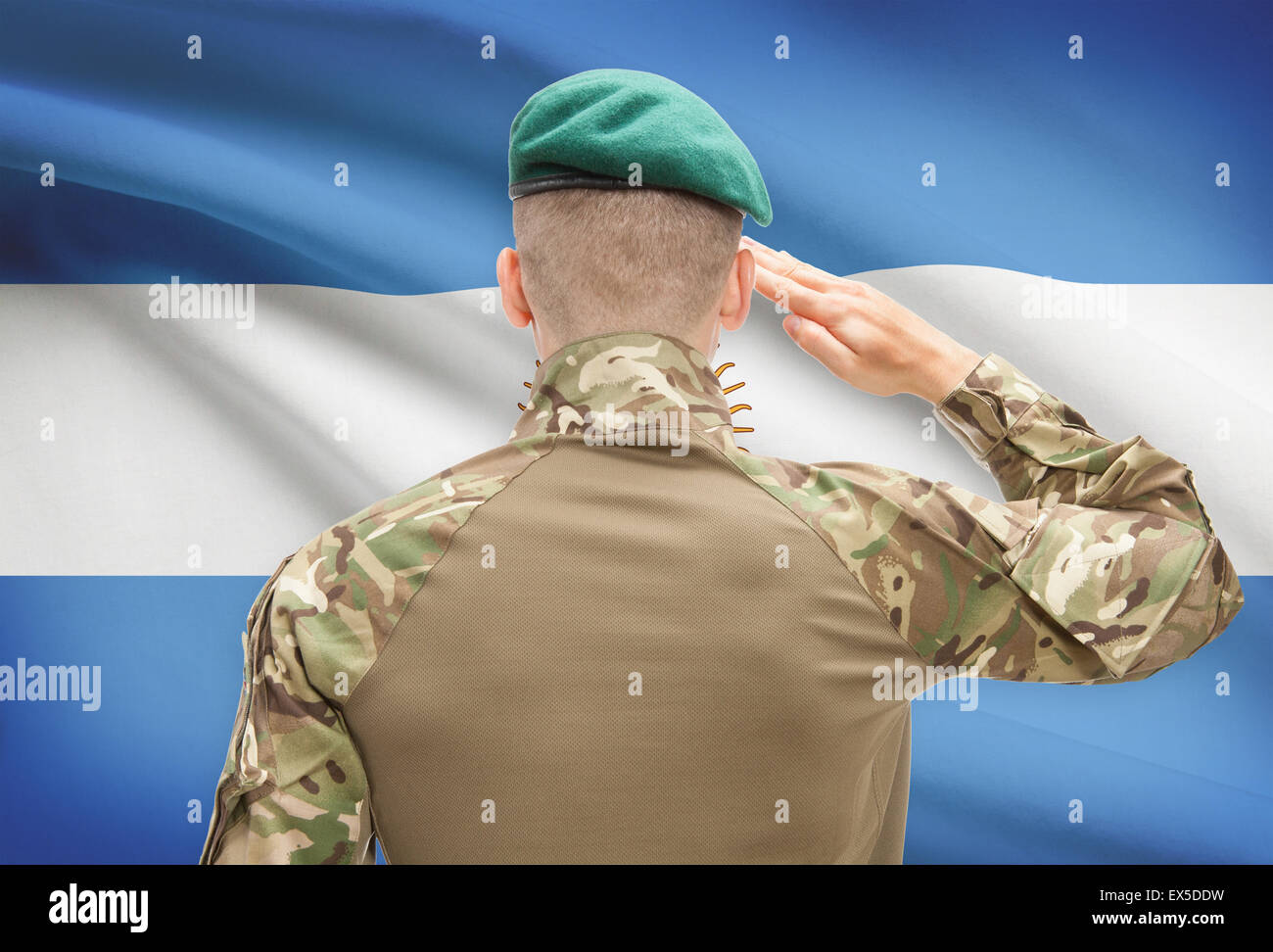 Soldato in hat rivolta bandiera nazionale series - Argentina Foto Stock