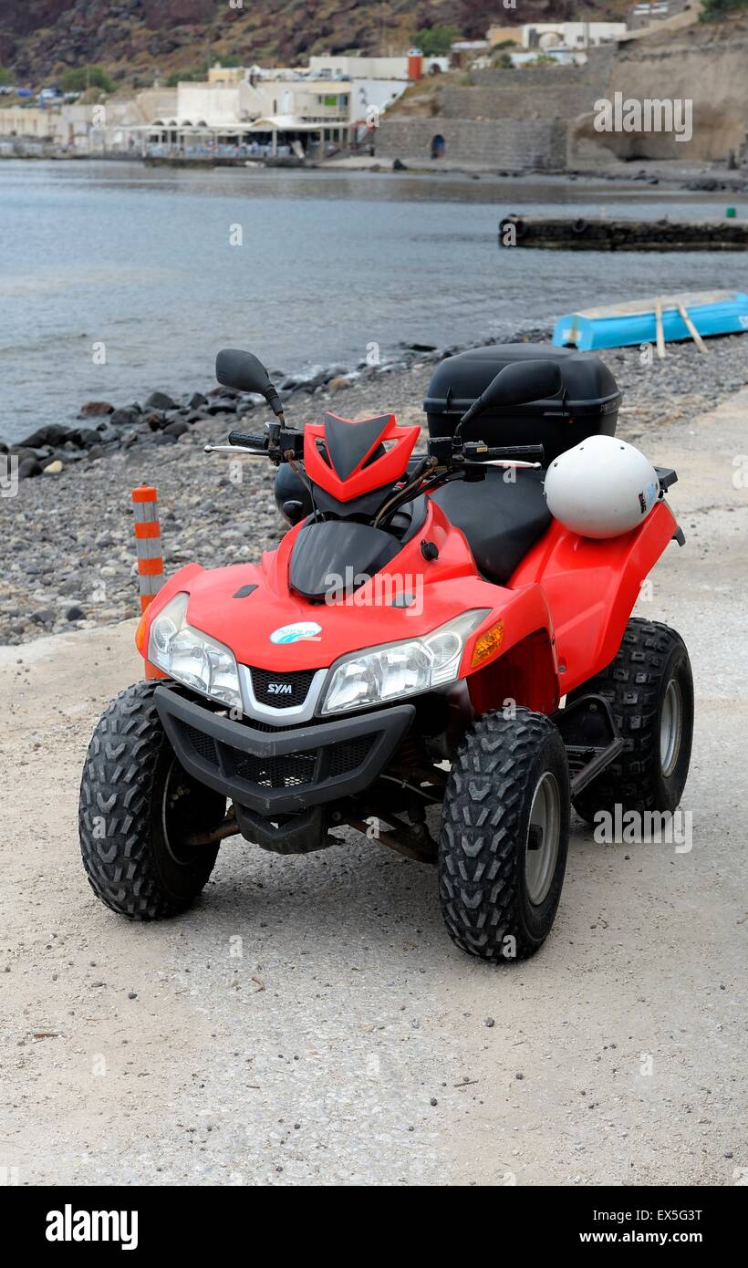 Un ATV quad bike a noleggio ad Akrotiri Santorini Grecia Foto stock - Alamy
