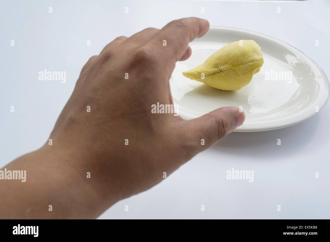 Durian sbucciare la frutta tropicale odore gustoso re Foto Stock