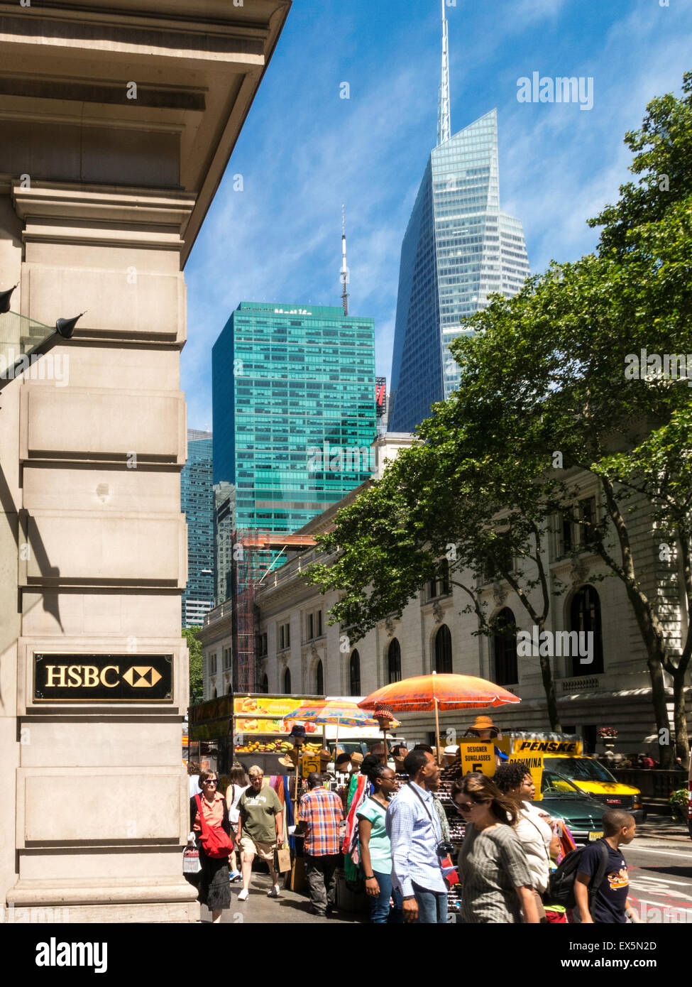 HSBC Bank ramo segno di ottone, Fifth Avenue e la 40th Street, New York, Stati Uniti d'America Foto Stock