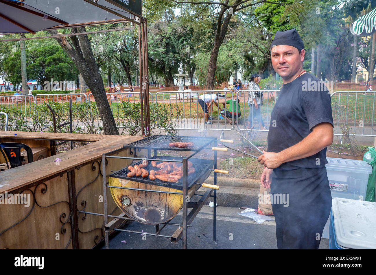 BELO Horizonte, Brasile - Luglio 05, 2015 ;tradizionale cibo e bevande sulla gastronomia settimana sulla piazza Liberty in Belo Horizonte. Foto Stock