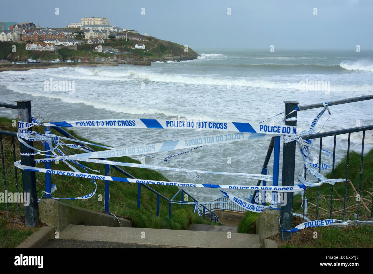 Towan Beach in Newquay, Cornwall, Regno Unito, chiuso a causa del maltempo Foto Stock