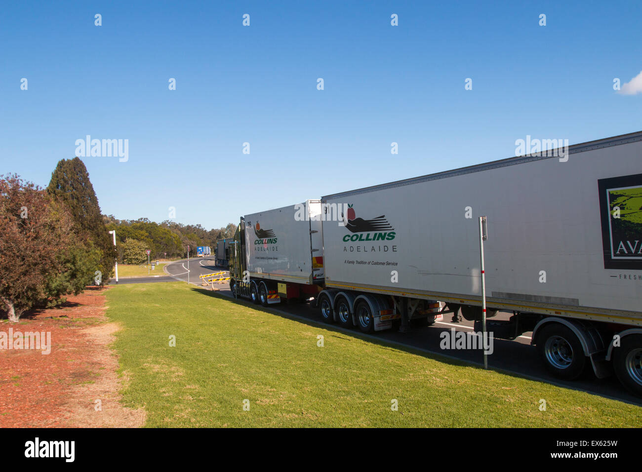 Australian automezzo pesante carrello a fagiani nido stazione di servizio in autostrada in Nuovo Galles del Sud, Australia Foto Stock