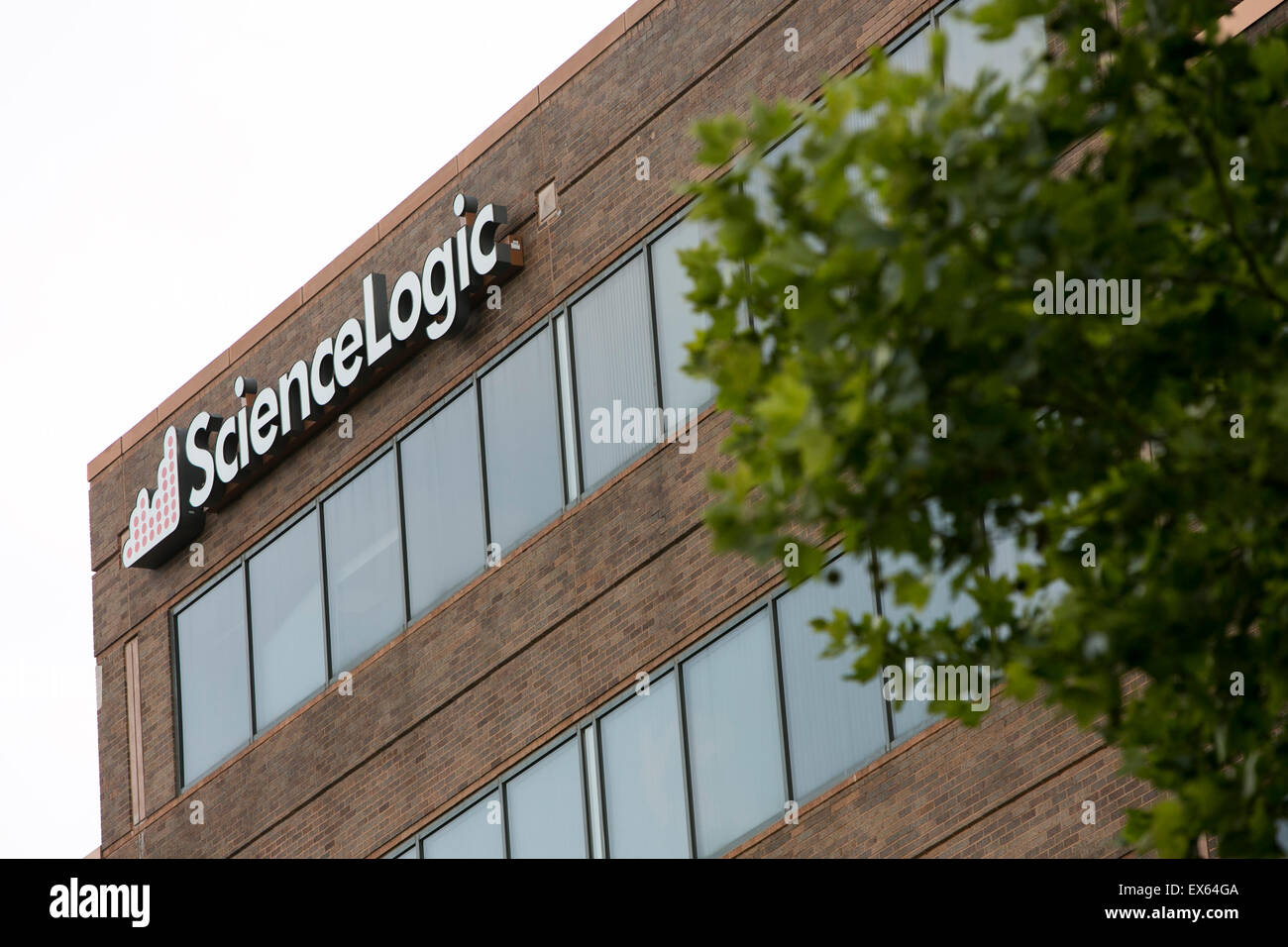 Un logo segno al di fuori della sede di ScienceLogic, Inc., in Reston, Virginia. Foto Stock