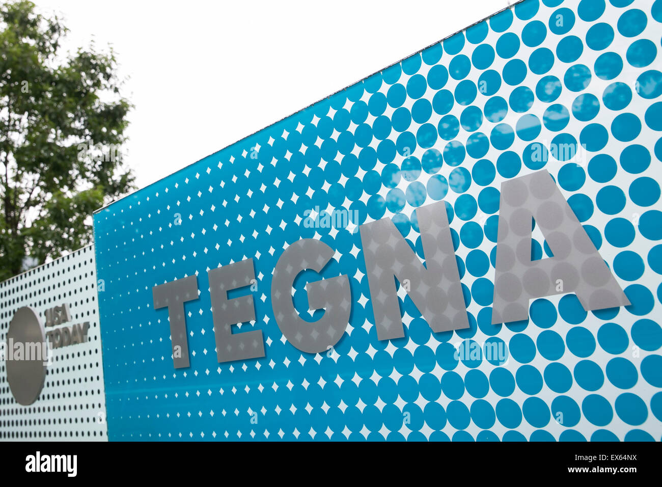 Un logo segno al di fuori della sede congiunta di Gannett e il recente formato TEGNA, presso Tysons Corner, Virginia. Foto Stock