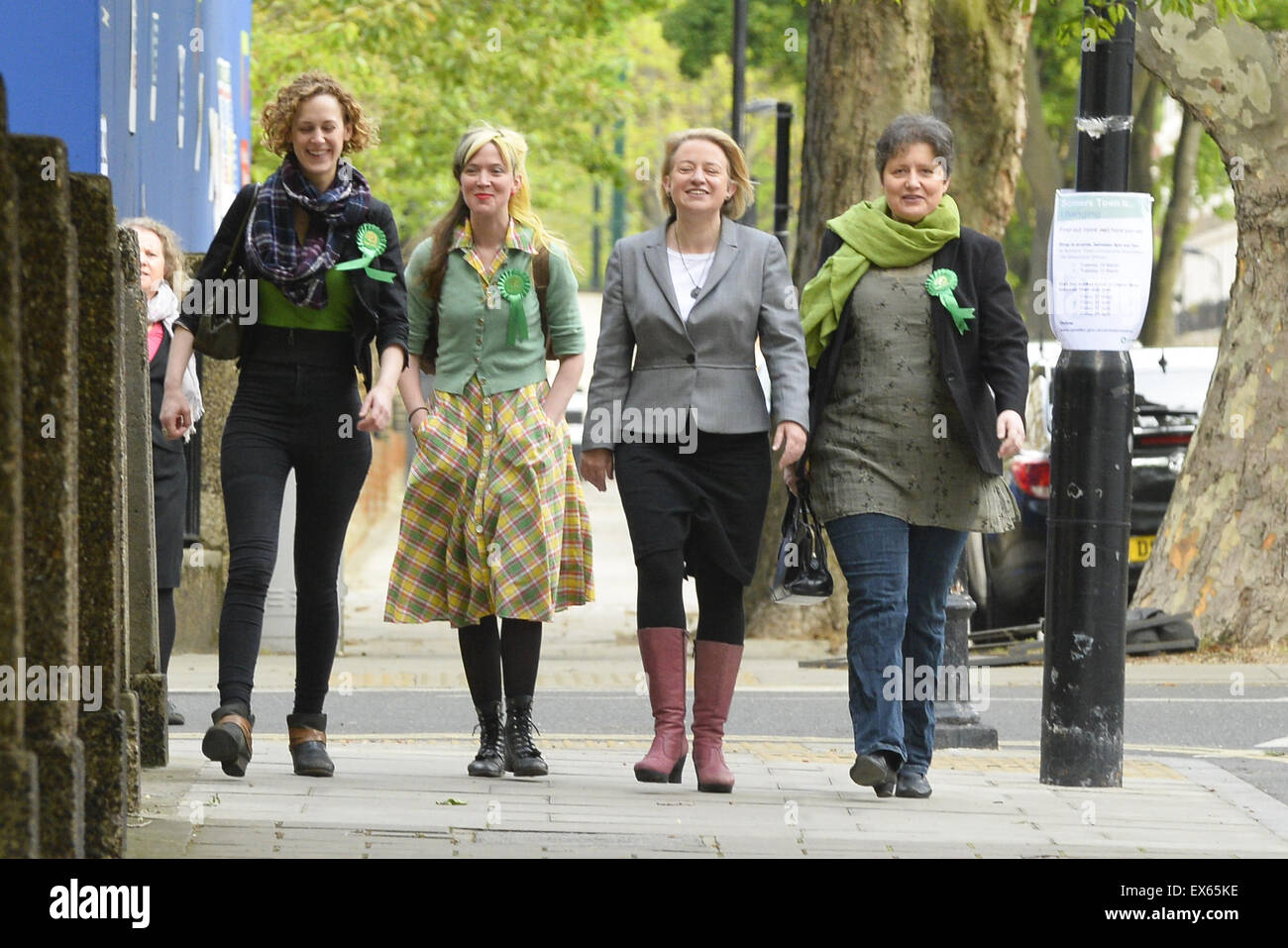Il verde di leader di partito Natalie Bennett getta il suo voto a Ossulston inquilini' Hall di Camden. Dotato di: Natalie Bennett dove: Londra, Regno Unito quando: 07 maggio 2015 C Foto Stock Il verde di leader di partito Natalie Bennett getta il suo voto a Ossulston inquilini' Hall di Camden. Dotato di: Natalie Bennett dove: Londra, Regno Unito quando: 07 maggio 2015 C Foto Stock