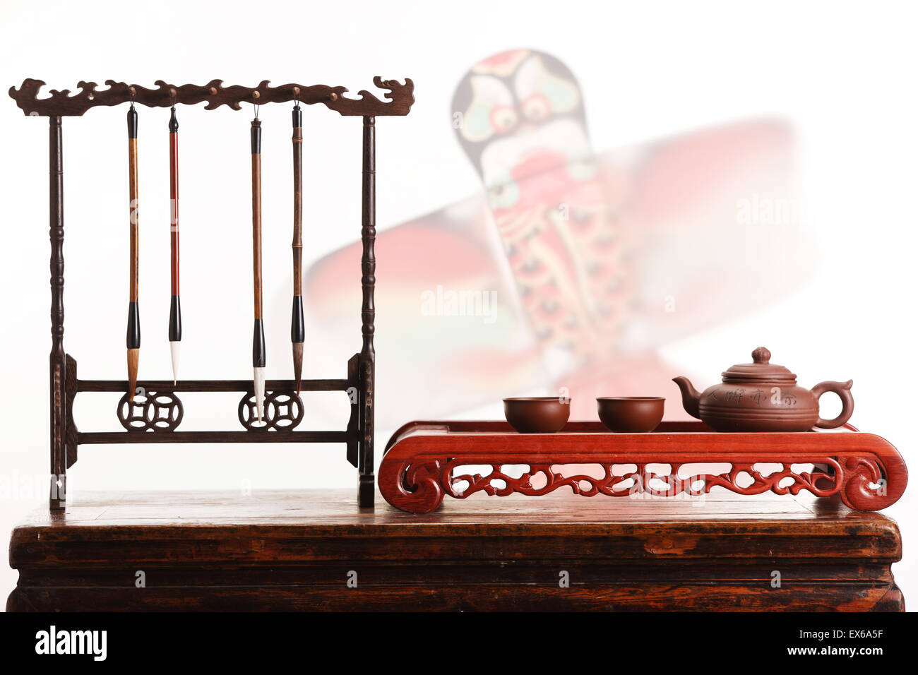 Close-up di teaset e spazzola di inchiostro Foto Stock