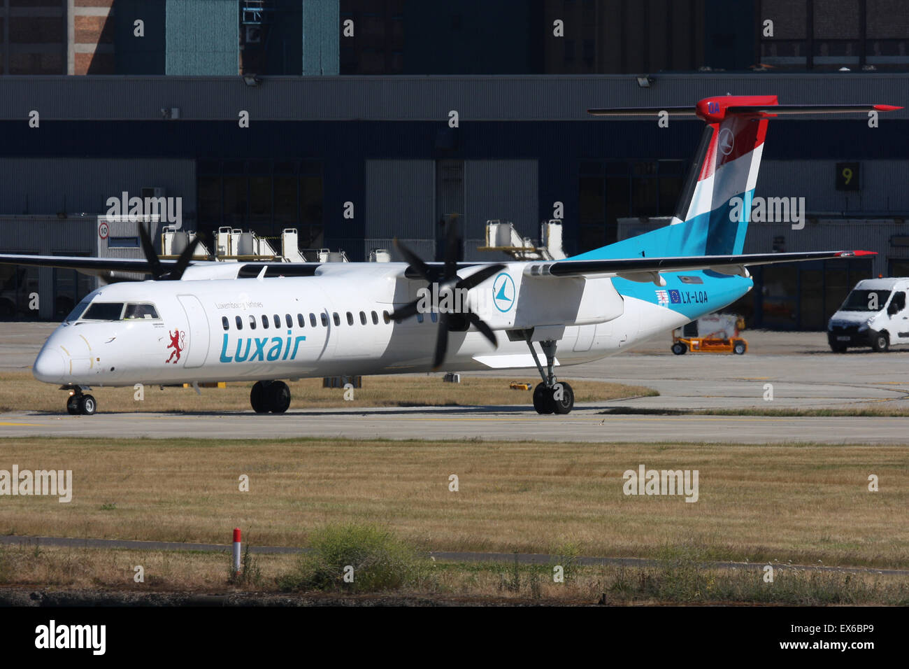 LUXAIR BOMABRDIER Q 400 EMBRAER LONDON CITY DOCKLANDS Foto Stock