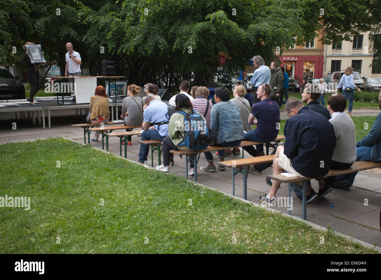 Pop-up - Art Auction, Olaf Ryes plass, Grunerlokka distretto di Oslo, Norvegia Foto Stock