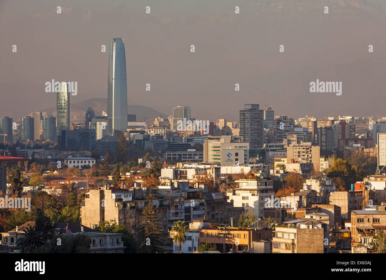 Panorama di Santiago e montagne delle Ande,Santiago del Cile Foto Stock