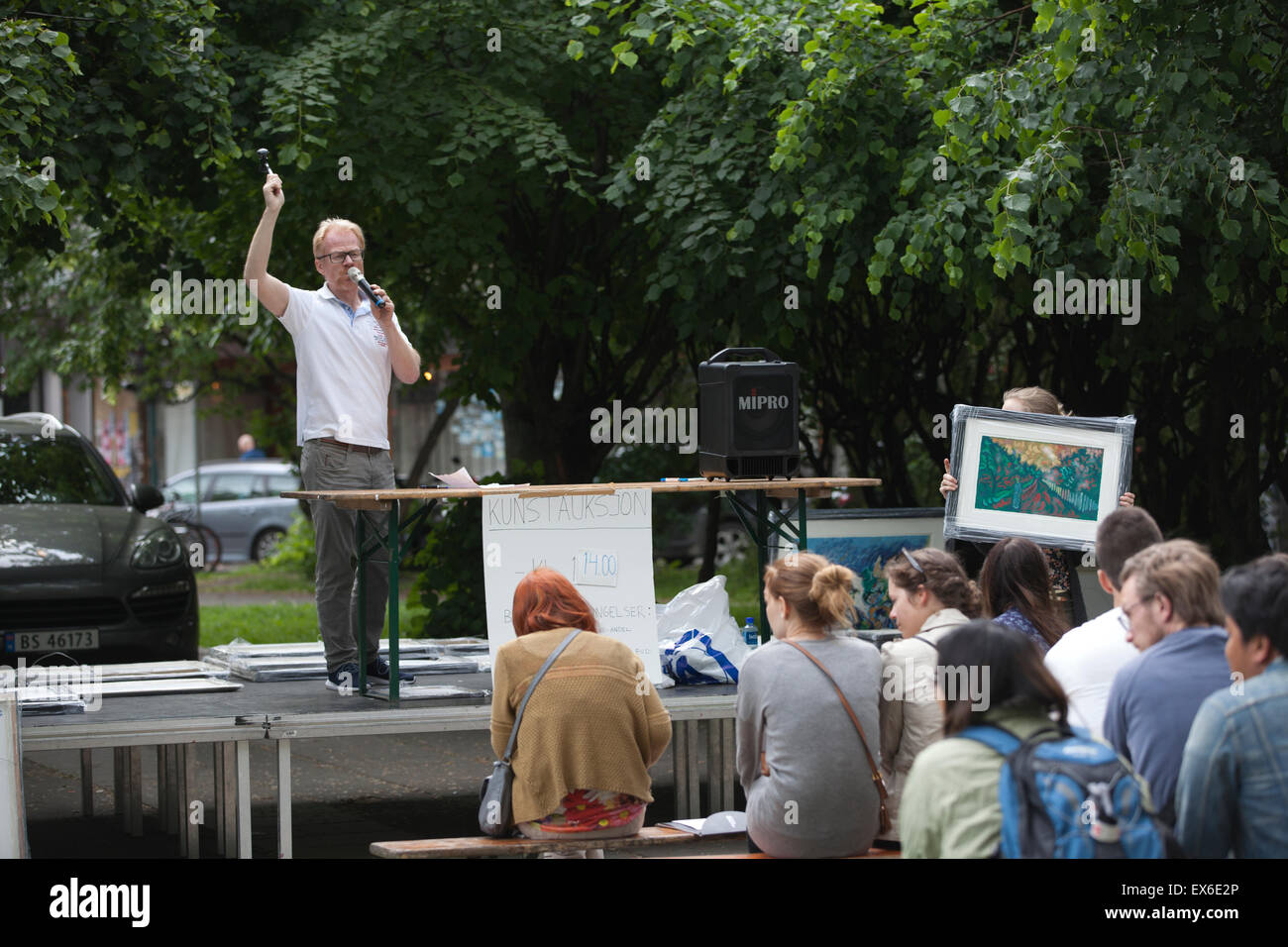 Pop-up - Art Auction, Olaf Ryes plass, Grunerlokka distretto di Oslo, Norvegia Foto Stock
